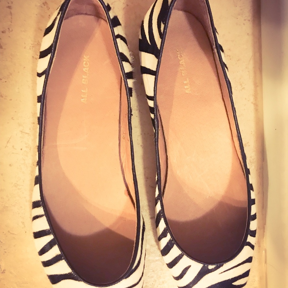 ALL BLACK — JUNGLE DANCING POINTED TOE FLATS, SIZE US 8 - Picture 3 of 4